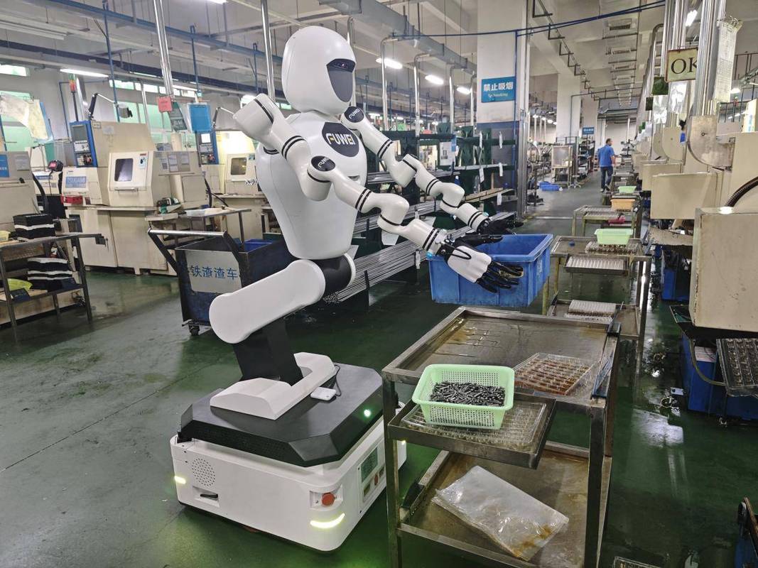 富唯智能人形机器人:知识驱动的工业生产力革新