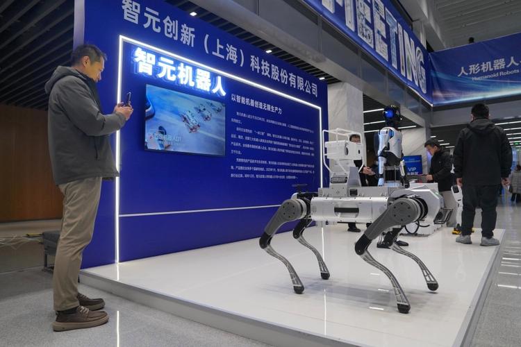 最先进产品亮相亦庄,首个人形机器人与具身智能标准体系发布